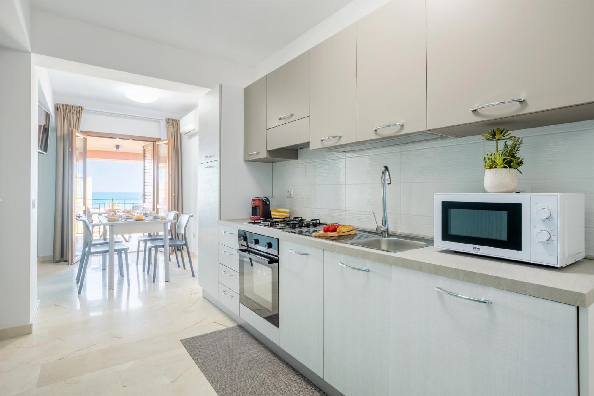 Azzurra Apartments Балестрате Экстерьер фото