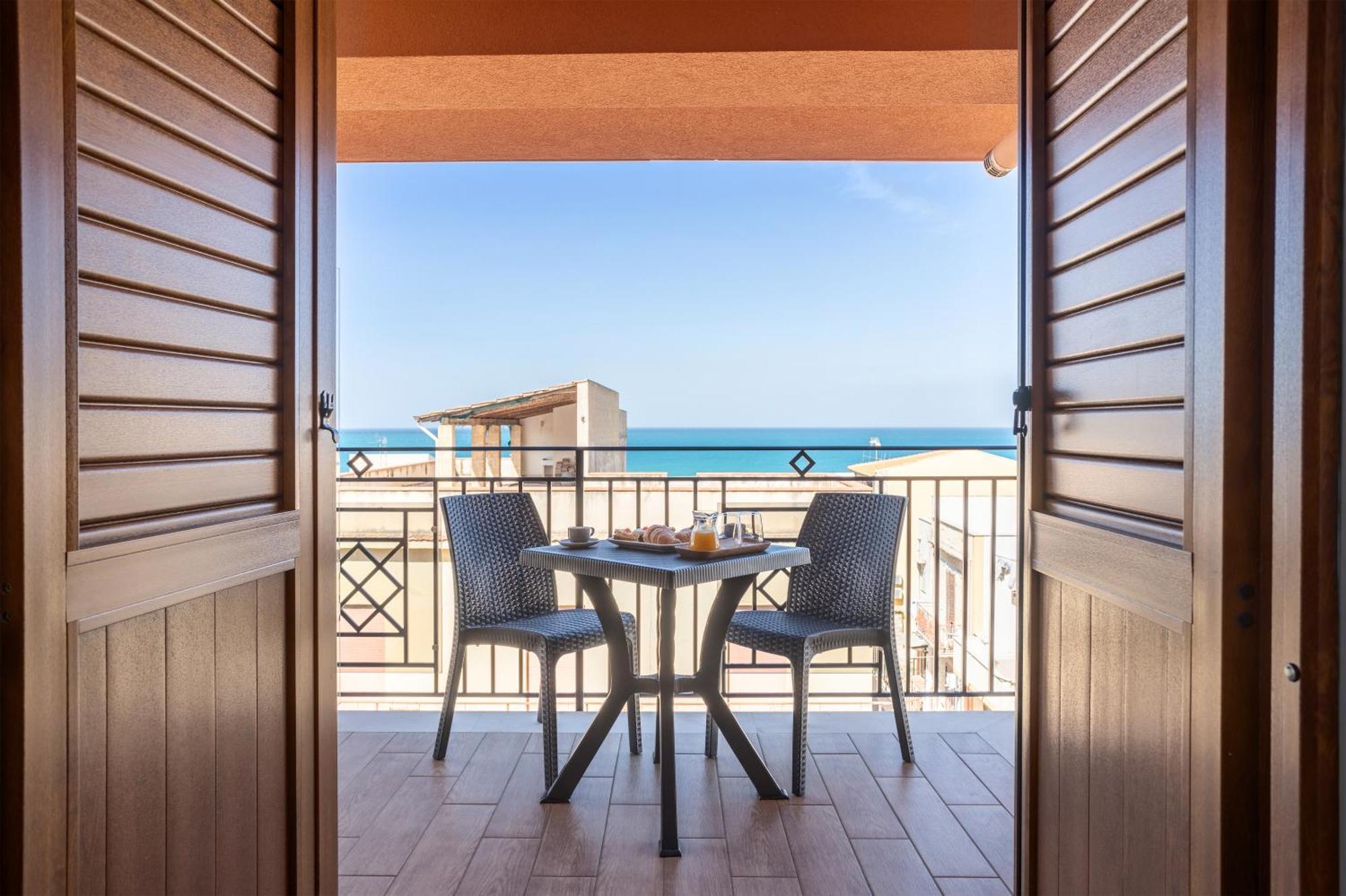 Azzurra Apartments Балестрате Экстерьер фото