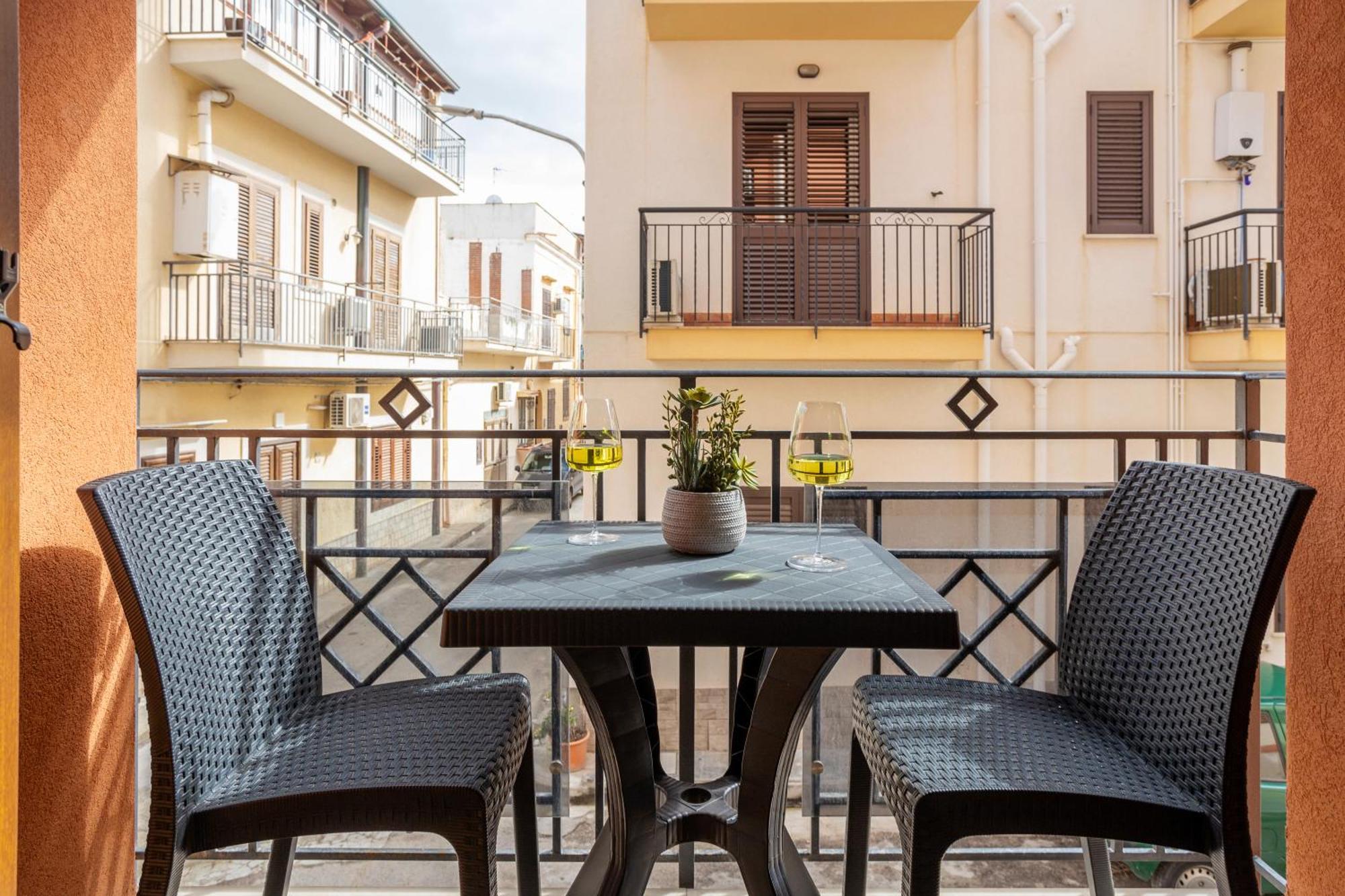 Azzurra Apartments Балестрате Экстерьер фото